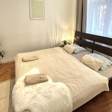 Apartment Mia - Old Town, Ac Bratislava Buitenkant foto