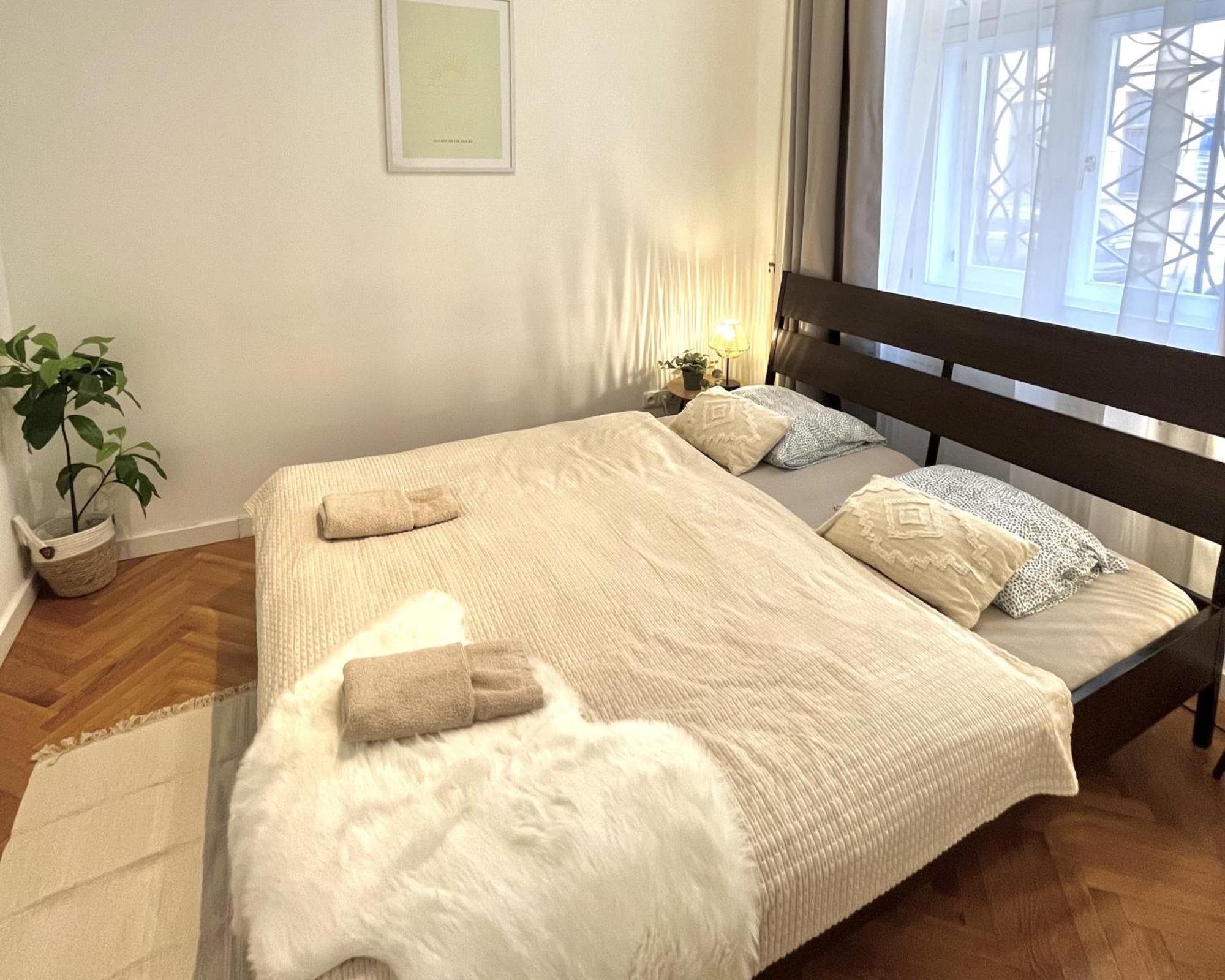 Apartment Mia - Old Town, Ac Bratislava Buitenkant foto