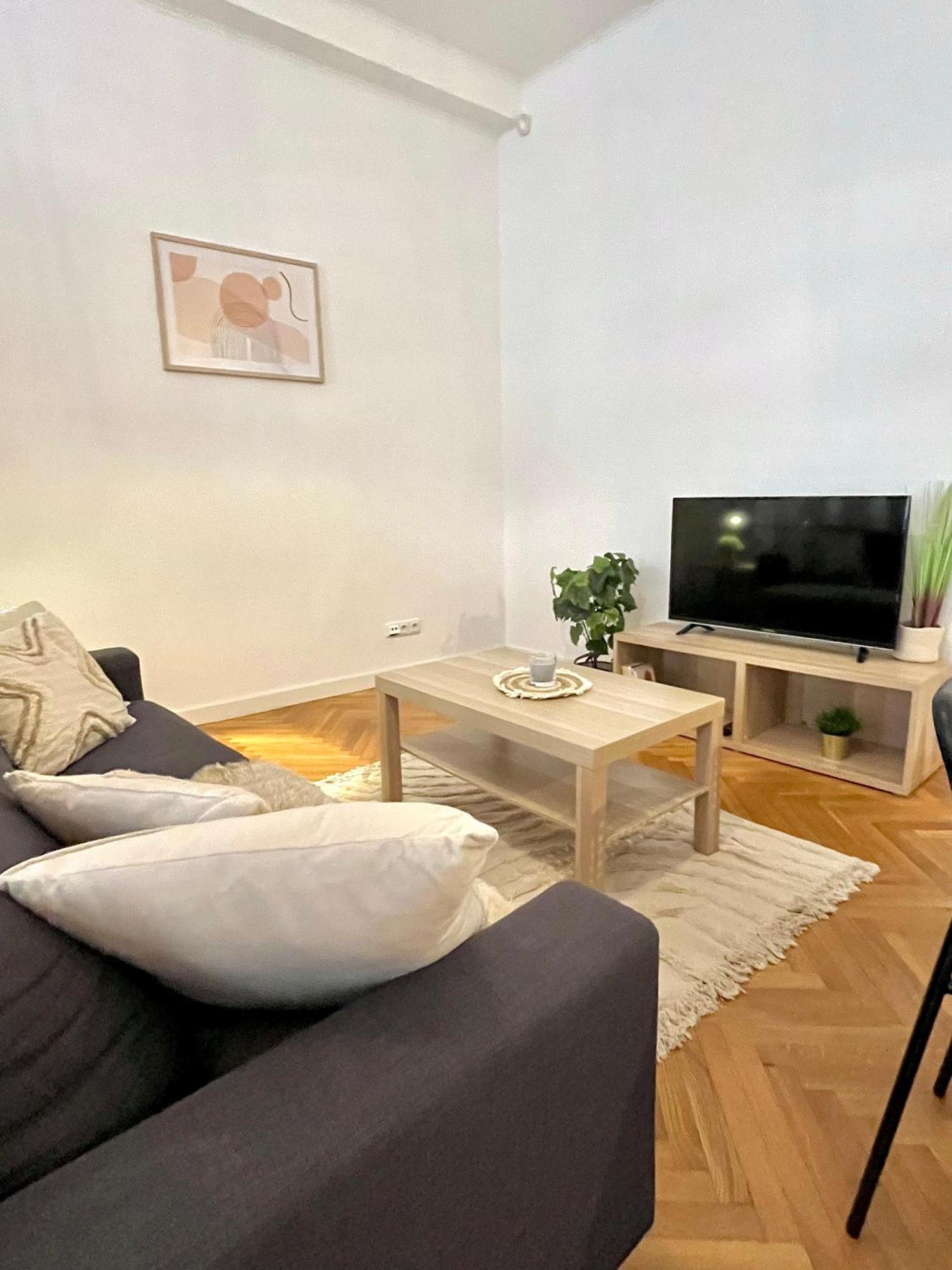 Apartment Mia - Old Town, Ac Bratislava Buitenkant foto