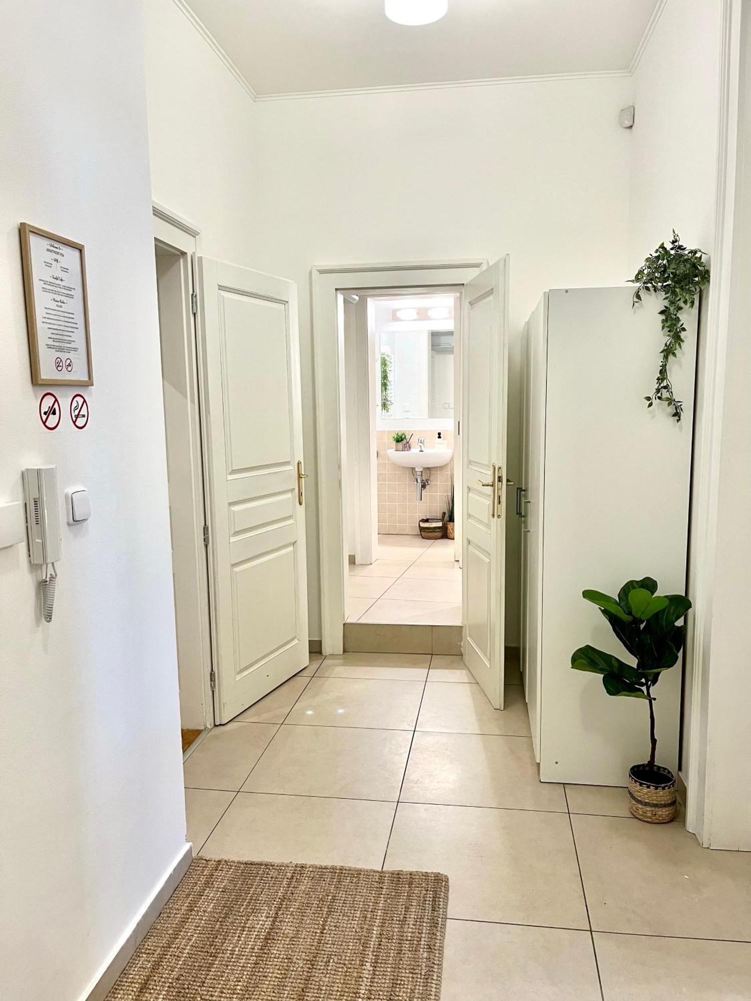 Apartment Mia - Old Town, Ac Bratislava Buitenkant foto